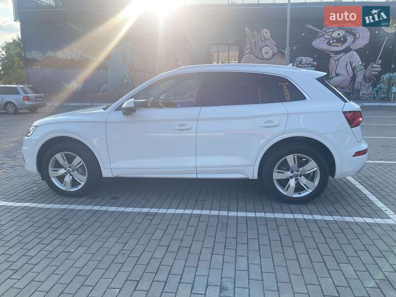 Позашляховик / Кросовер Audi Q5 2018 в Луцьку