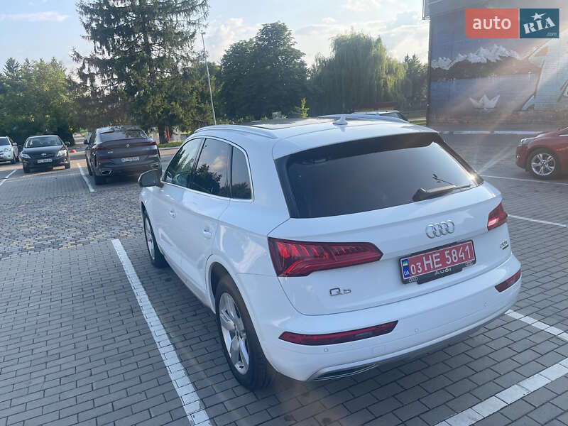 Позашляховик / Кросовер Audi Q5 2018 в Луцьку