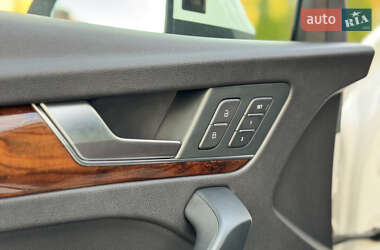 Внедорожник / Кроссовер Audi Q5 2017 в 