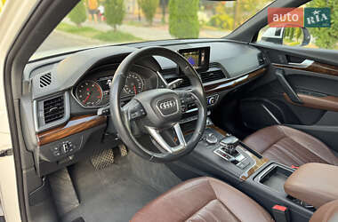 Внедорожник / Кроссовер Audi Q5 2017 в 