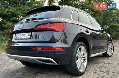 Позашляховик / Кросовер Audi Q5 2018 в 
