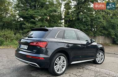 Позашляховик / Кросовер Audi Q5 2018 в 