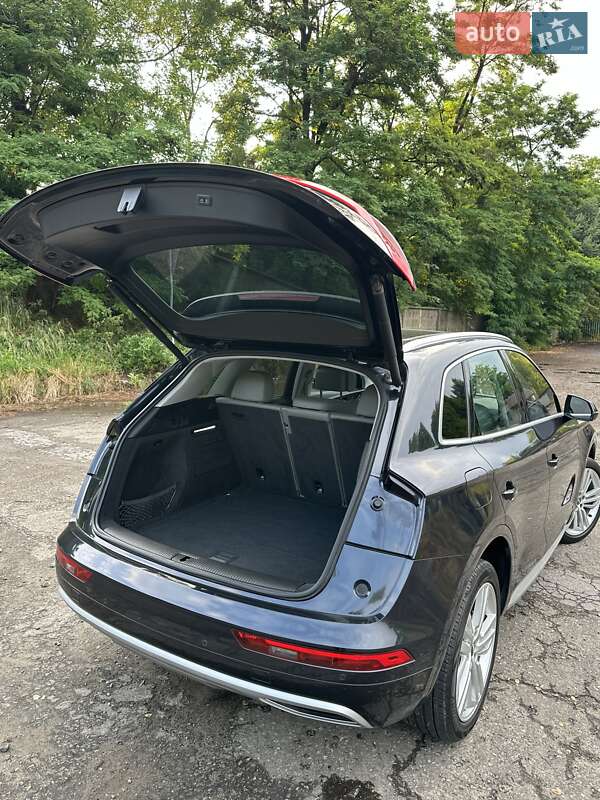 Позашляховик / Кросовер Audi Q5 2018 в Львові