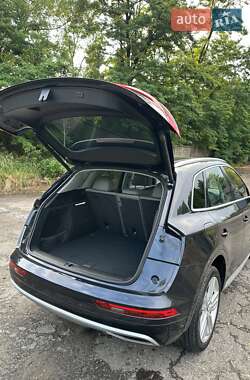Позашляховик / Кросовер Audi Q5 2018 в 