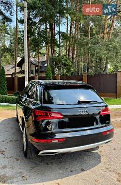 Позашляховик / Кросовер Audi Q5 2020 в 