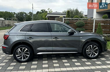 Позашляховик / Кросовер Audi Q5 2023 в 