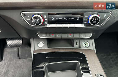 Позашляховик / Кросовер Audi Q5 2023 в 