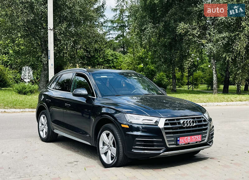 Внедорожник / Кроссовер Audi Q5 2018 в 