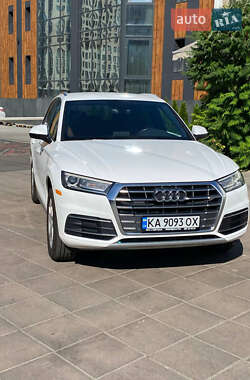 Внедорожник / Кроссовер Audi Q5 2017 в 
