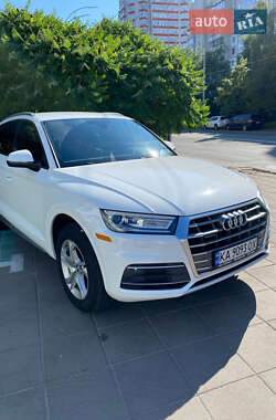 Внедорожник / Кроссовер Audi Q5 2017 в 