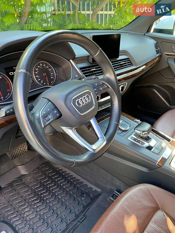 Позашляховик / Кросовер Audi Q5 2017 в Києві