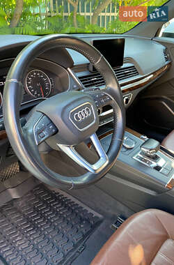 Внедорожник / Кроссовер Audi Q5 2017 в 