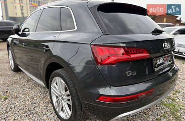 Позашляховик / Кросовер Audi Q5 2018 в 