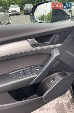 Внедорожник / Кроссовер Audi Q5 2022 в 