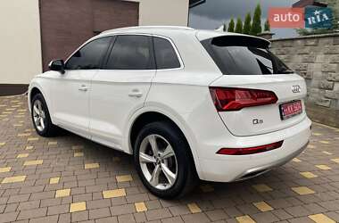 Внедорожник / Кроссовер Audi Q5 2018 в 