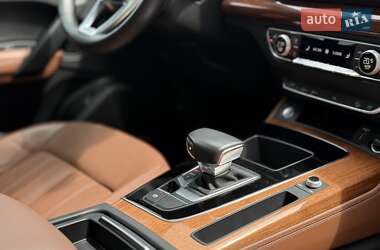 Внедорожник / Кроссовер Audi Q5 2022 в 