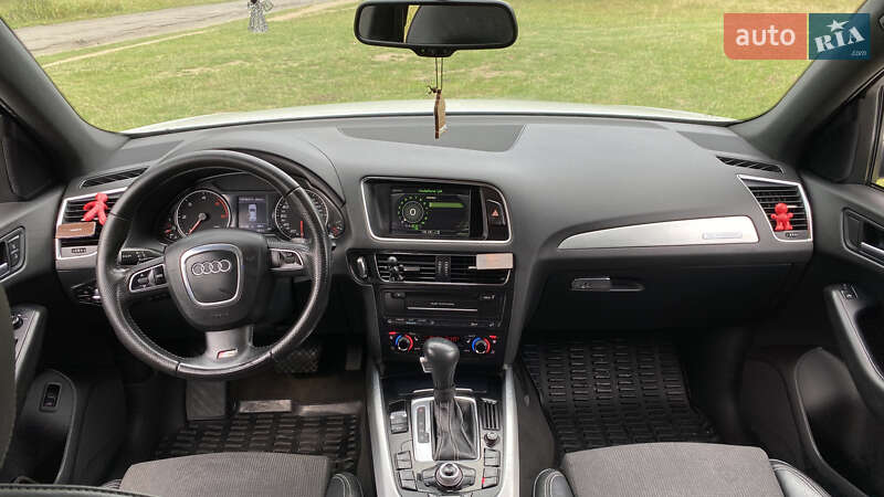 Позашляховик / Кросовер Audi Q5 2010 в Ужгороді