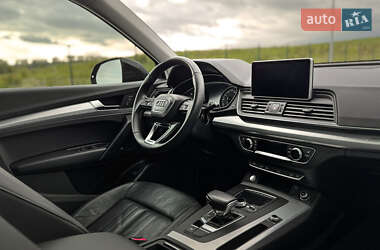 Внедорожник / Кроссовер Audi Q5 2018 в 