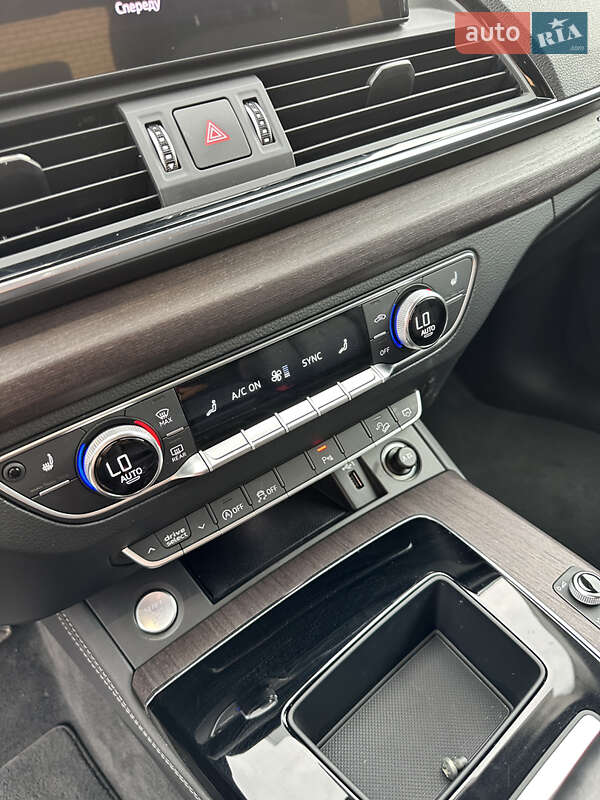 Позашляховик / Кросовер Audi Q5 2021 в Луцьку