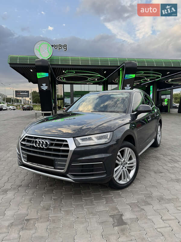 Позашляховик / Кросовер Audi Q5 2018 в 