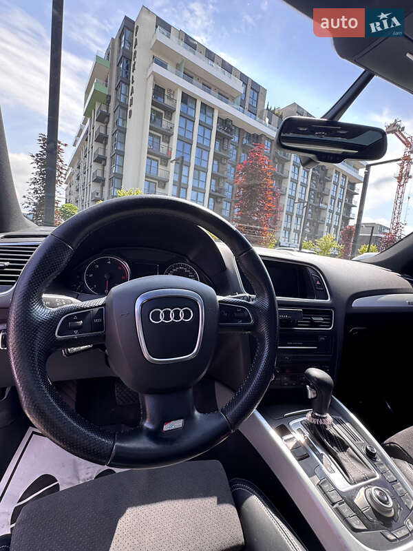 Позашляховик / Кросовер Audi Q5 2011 в Ужгороді