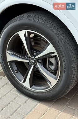 Внедорожник / Кроссовер Audi Q5 2020 в 