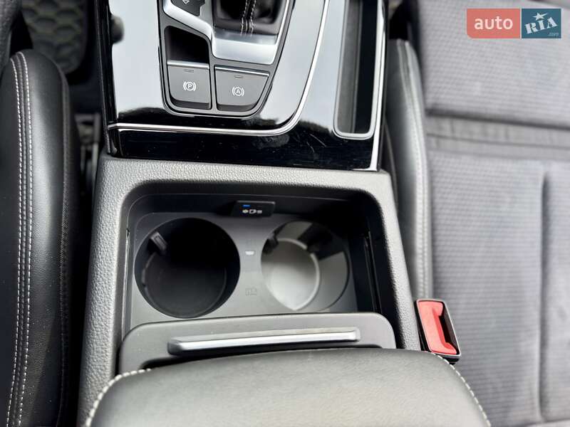 Позашляховик / Кросовер Audi Q5 2021 в Києві