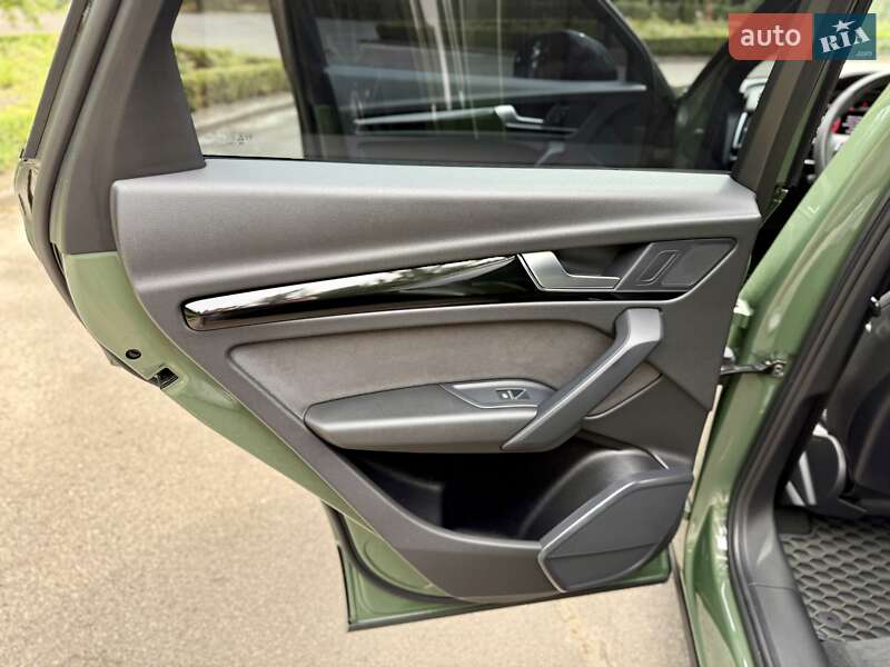 Позашляховик / Кросовер Audi Q5 2021 в Києві