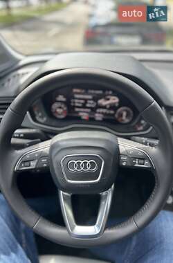 Внедорожник / Кроссовер Audi Q5 2018 в 