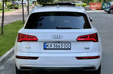 Внедорожник / Кроссовер Audi Q5 2018 в 