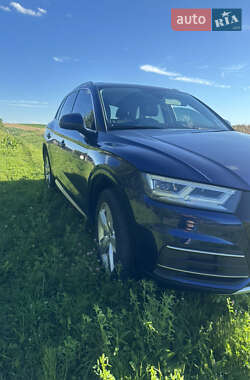 Позашляховик / Кросовер Audi Q5 2018 в 