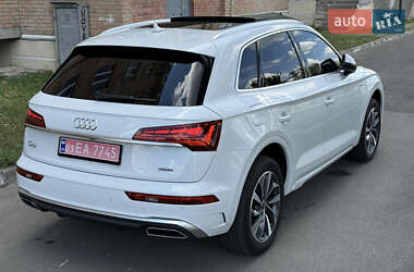 Внедорожник / Кроссовер Audi Q5 2021 в 