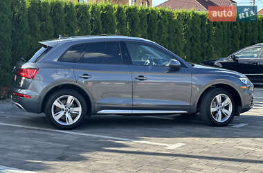 Позашляховик / Кросовер Audi Q5 2018 в 