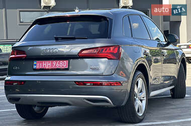 Позашляховик / Кросовер Audi Q5 2018 в 
