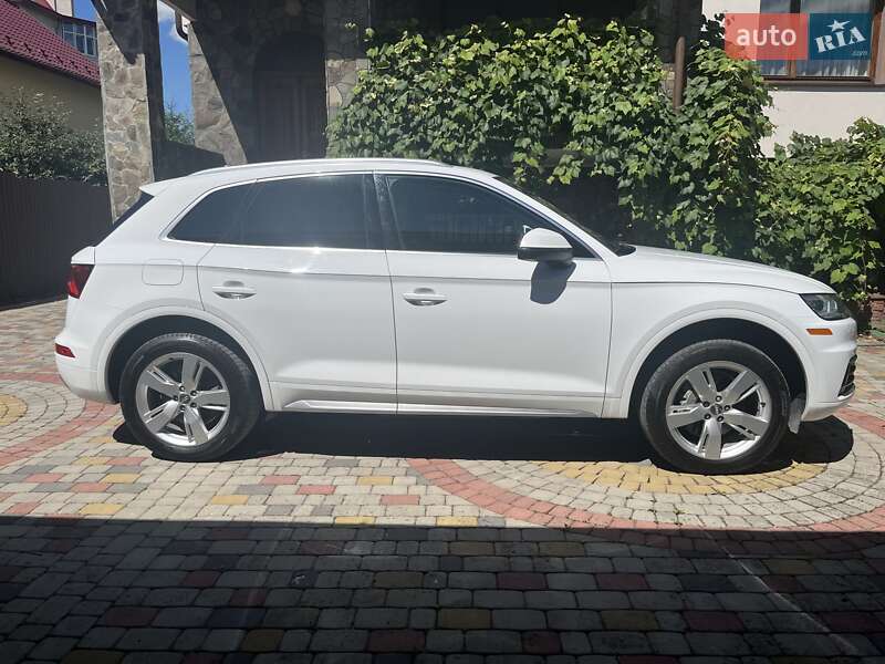 Позашляховик / Кросовер Audi Q5 2017 в Львові