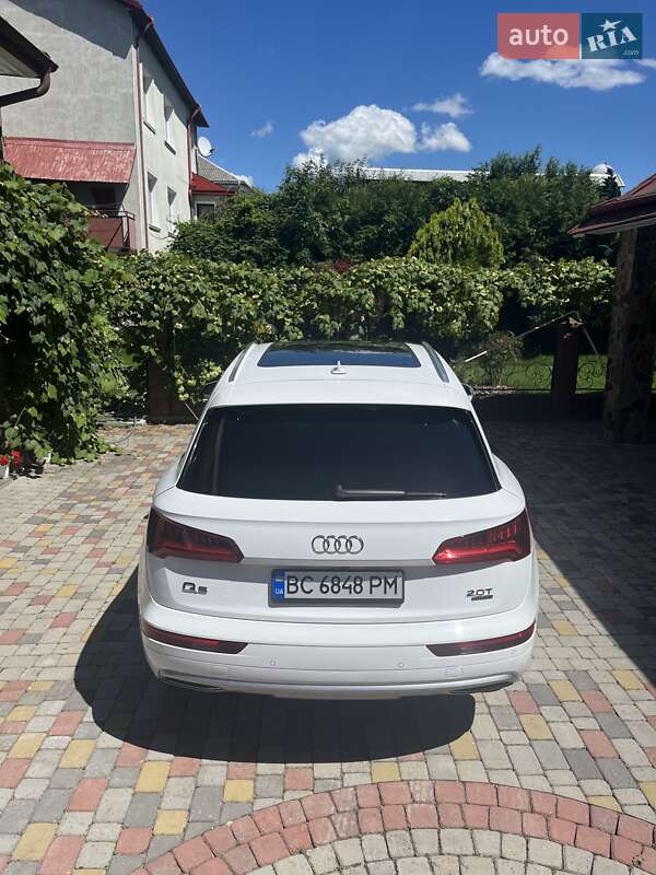 Позашляховик / Кросовер Audi Q5 2017 в Львові