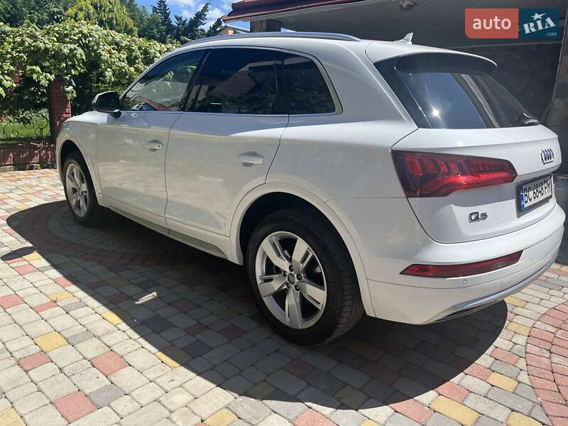 Позашляховик / Кросовер Audi Q5 2017 в Львові