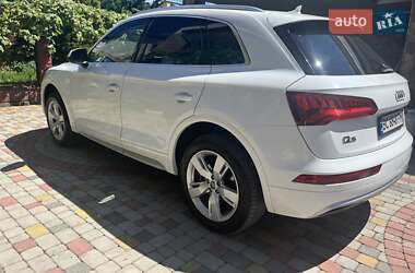 Внедорожник / Кроссовер Audi Q5 2017 в 