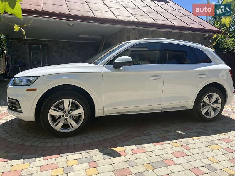 Позашляховик / Кросовер Audi Q5 2017 в Львові