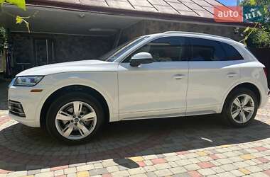 Внедорожник / Кроссовер Audi Q5 2017 в 