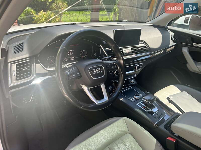 Позашляховик / Кросовер Audi Q5 2017 в Львові