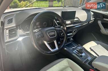 Внедорожник / Кроссовер Audi Q5 2017 в 