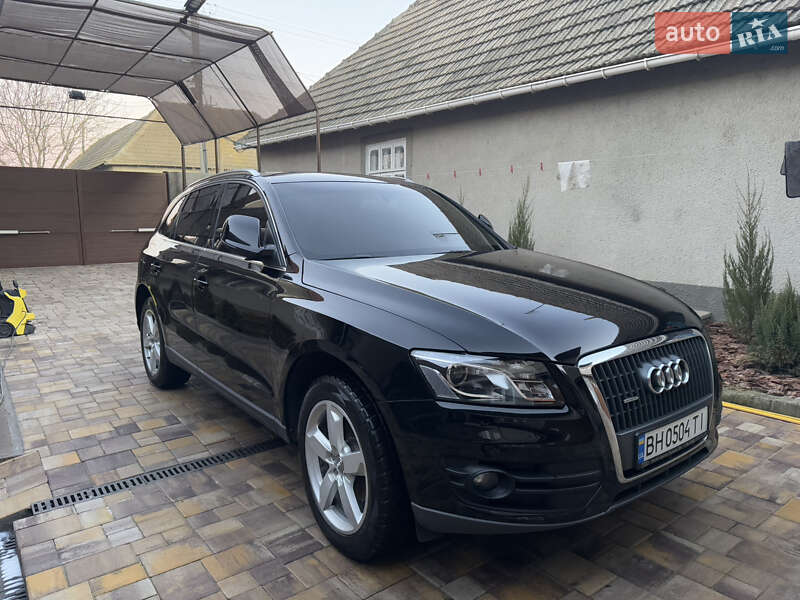 Внедорожник / Кроссовер Audi Q5 2010 в Сарате