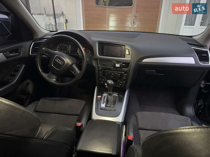 Внедорожник / Кроссовер Audi Q5 2010 в Сарате