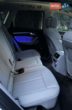 Внедорожник / Кроссовер Audi Q5 2021 в 