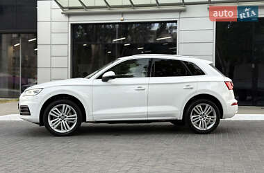 Внедорожник / Кроссовер Audi Q5 2017 в 
