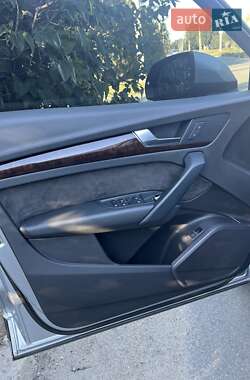 Внедорожник / Кроссовер Audi Q5 2017 в 