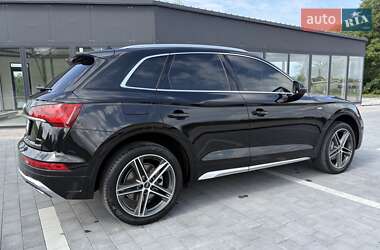 Внедорожник / Кроссовер Audi Q5 2021 в 