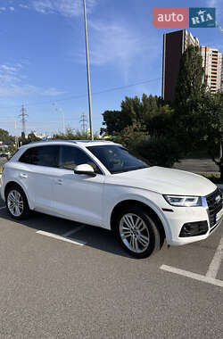 Внедорожник / Кроссовер Audi Q5 2017 в 