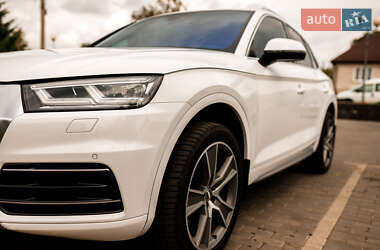 Внедорожник / Кроссовер Audi Q5 2017 в 